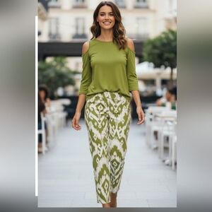 Chico's - NWOT, 2pc. Outfit, Cold Shoulder Blouse, 3/4 Sleeves W/ Elastic Wrist